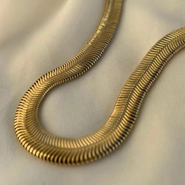 Thick serpant Chain Necklace