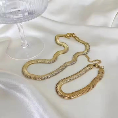 Thick serpant Chain Necklace