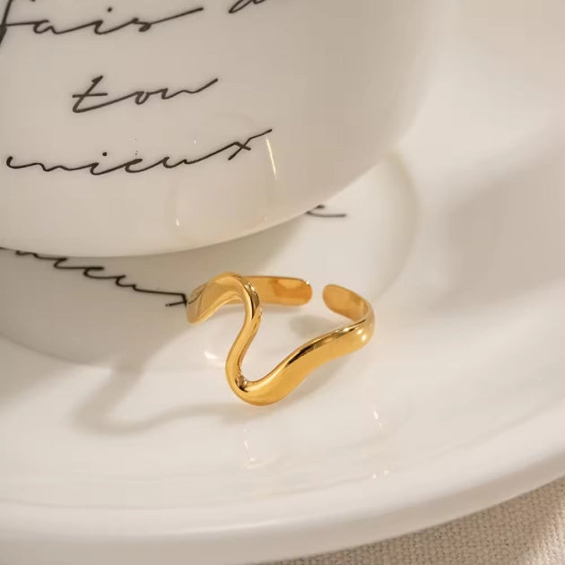 Thalassa Wavy Ring