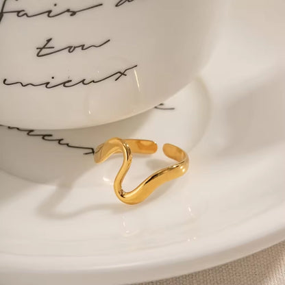 Thalassa Wavy Ring