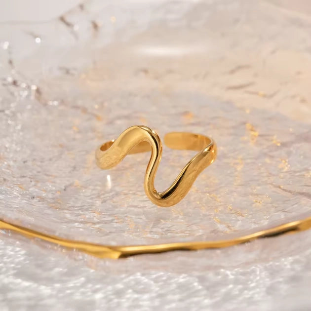 Thalassa Wavy Ring