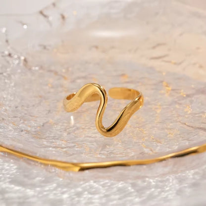 Thalassa Wavy Ring