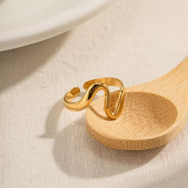 Thalassa Wavy Ring
