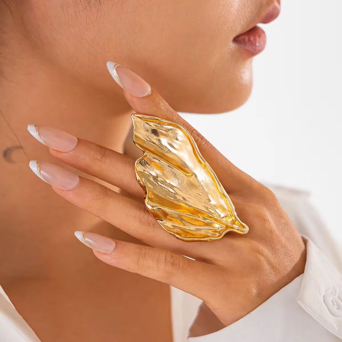 Botanica Bold leaf ring