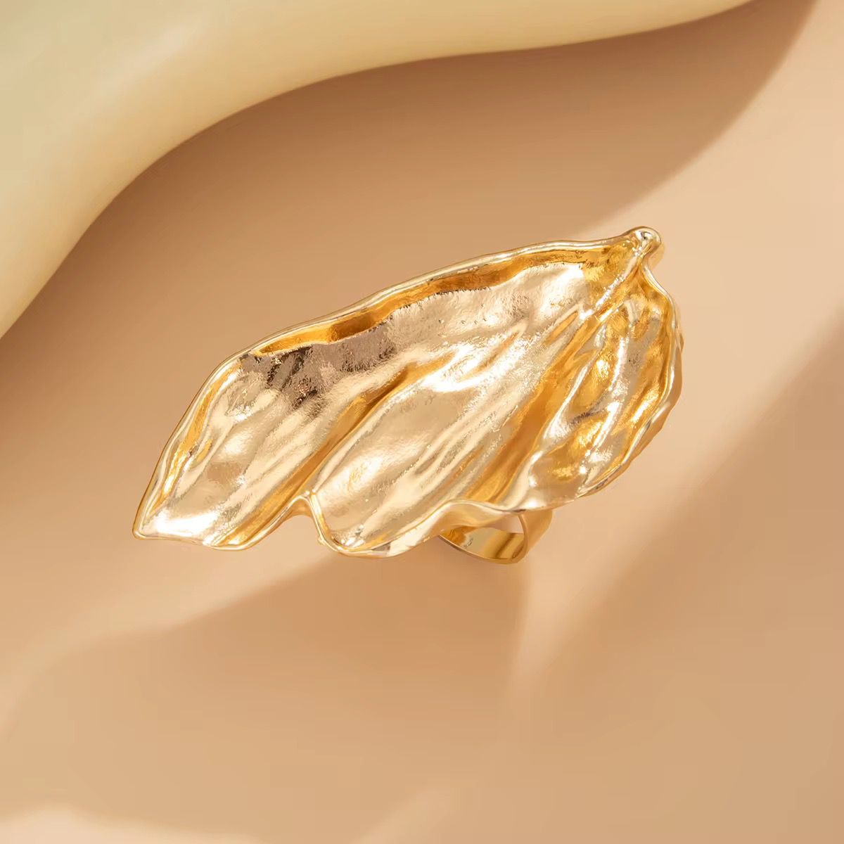Botanica Bold leaf ring