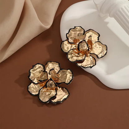 Grande Fleur Noiré Studs