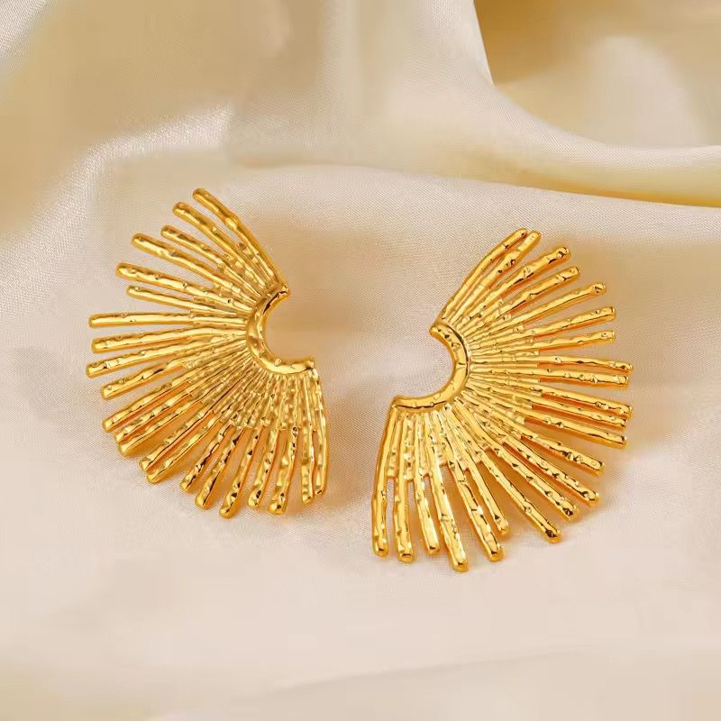 Solaris Radiance Studs