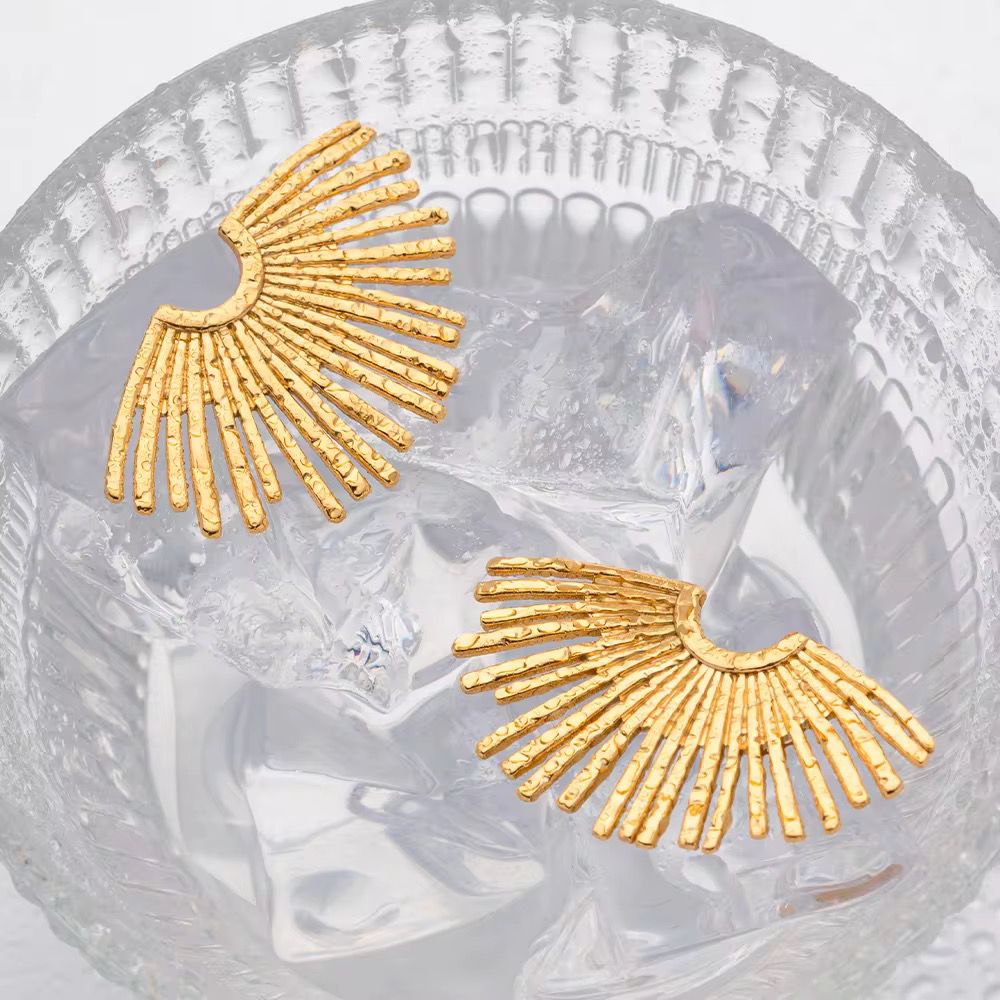 Solaris Radiance Studs