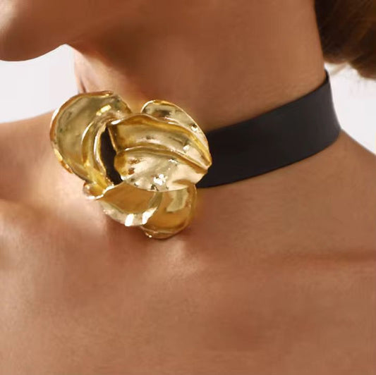 Flora Royale Choker