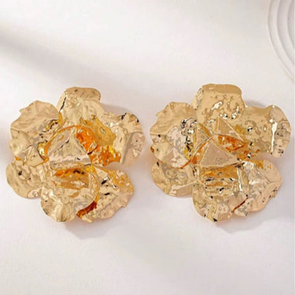 Grand Fleur Lumière Studs