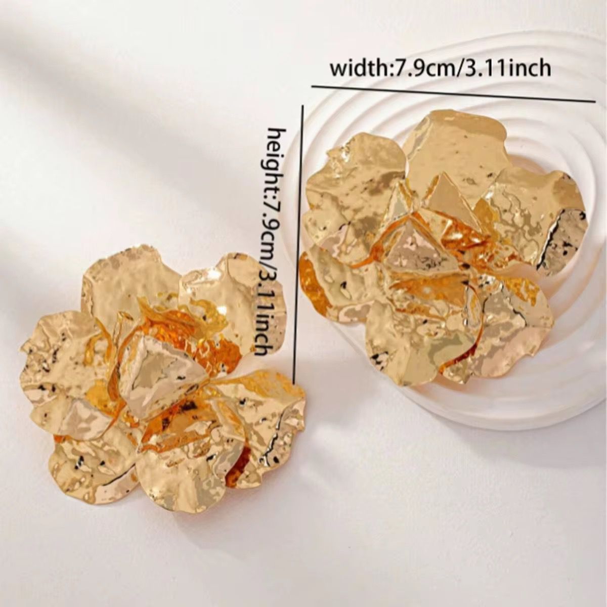 Grand Fleur Lumière Studs