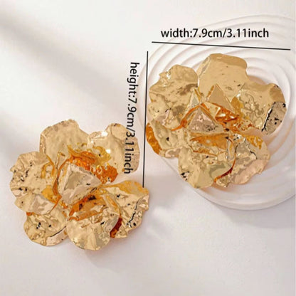 Grand Fleur Lumière Studs