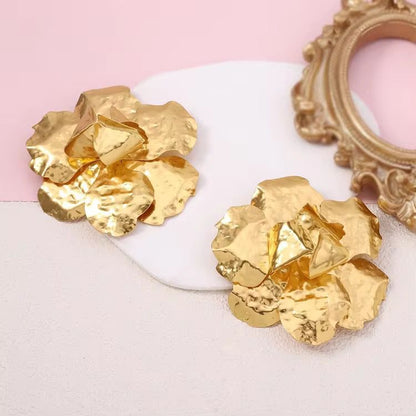 Grand Fleur Lumière Studs