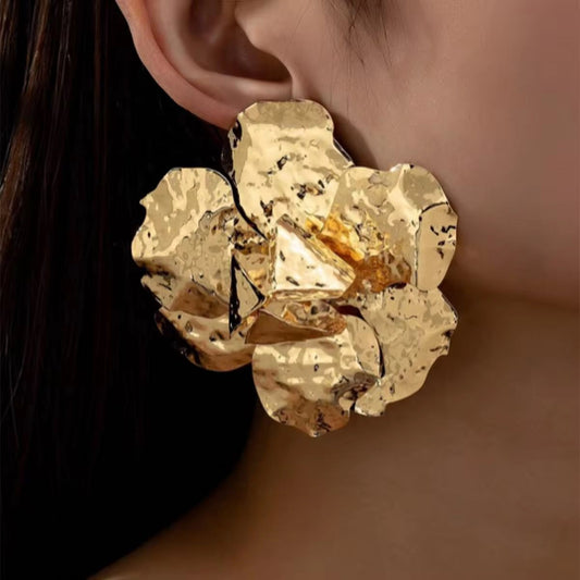 Grand Fleur Lumière Studs