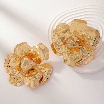 Grand Fleur Lumière Studs