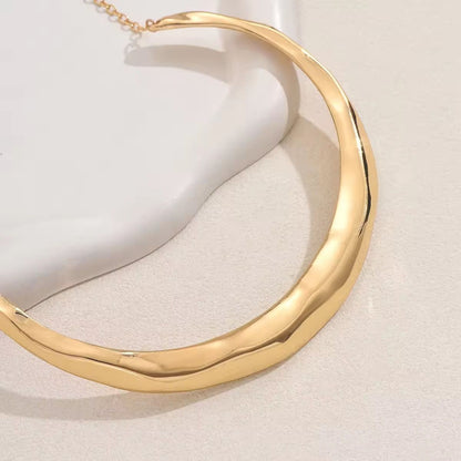 Naya luxe choker