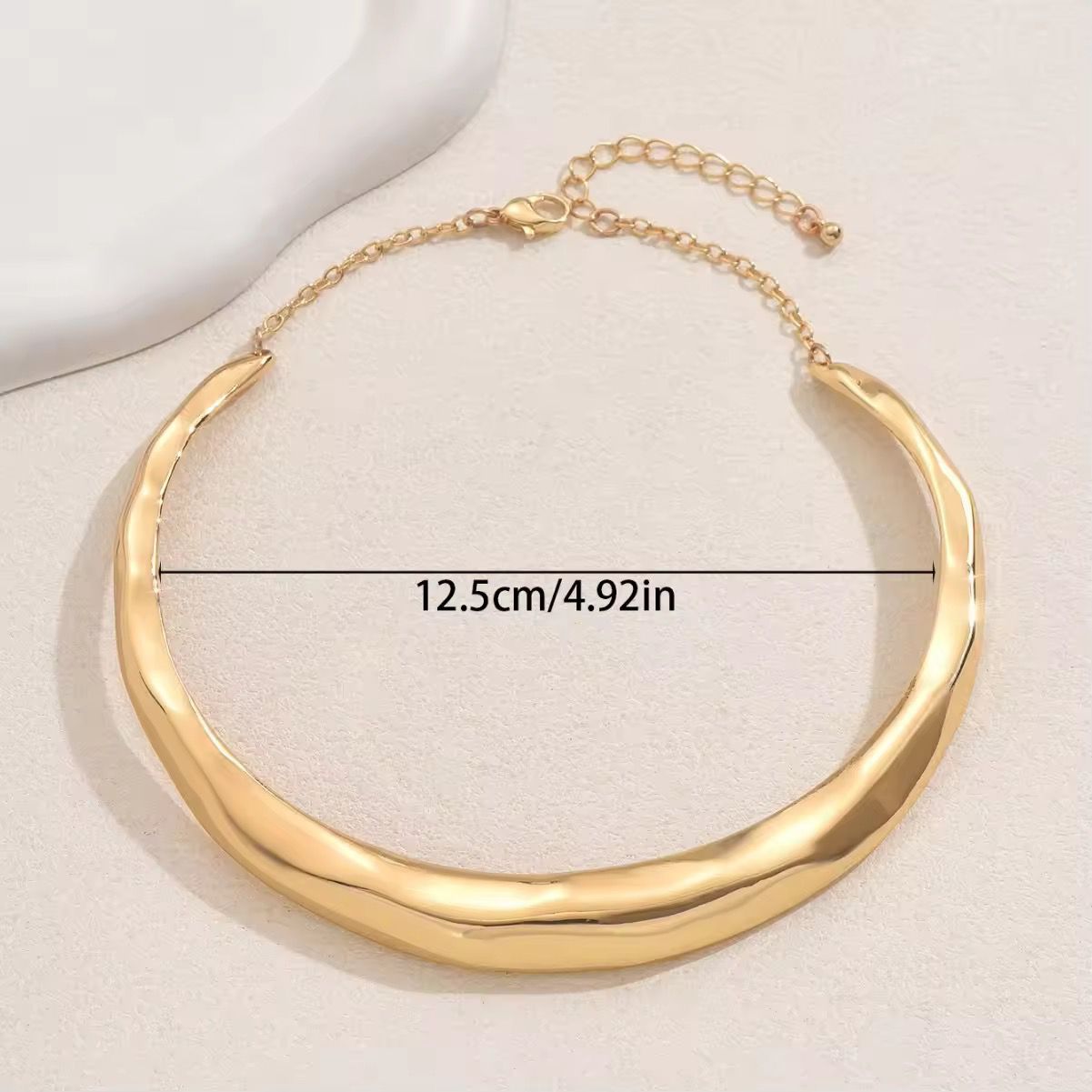 Naya luxe choker