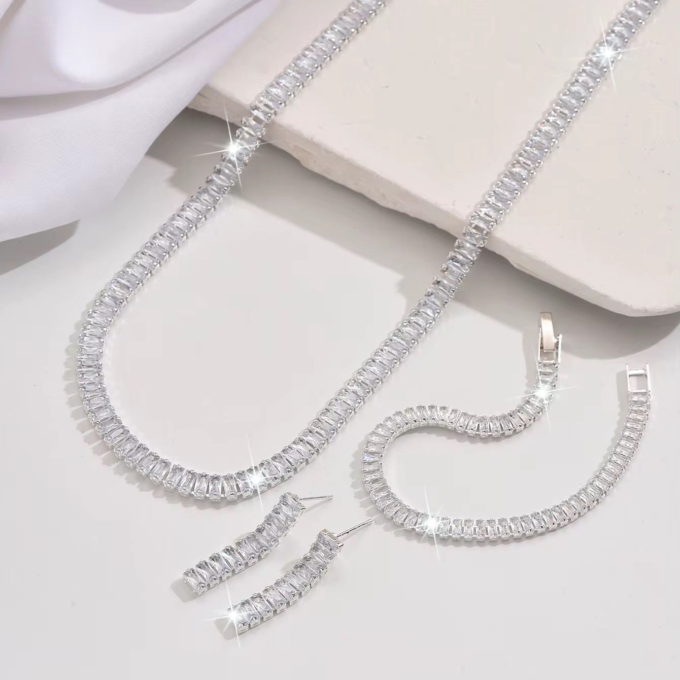 Luxe Luminaire Jewellery Set