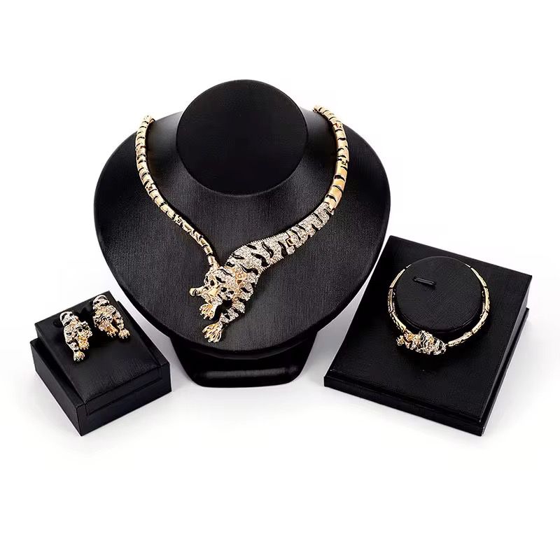 Valora – Empress of Courage Jewellery Set