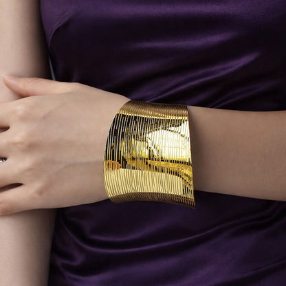 Gildra Glowing Cuff Bracelet - 18k Gold Plated