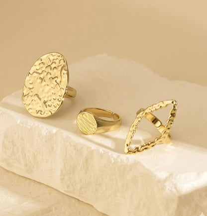 Traces of Gold – Set of Three Rings