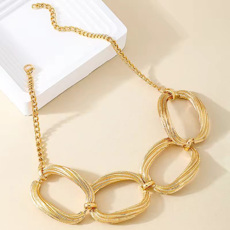 Lamina Loop Choker