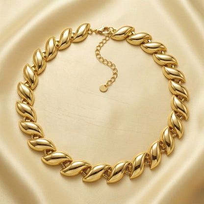 Gold Full of Petals Necklace