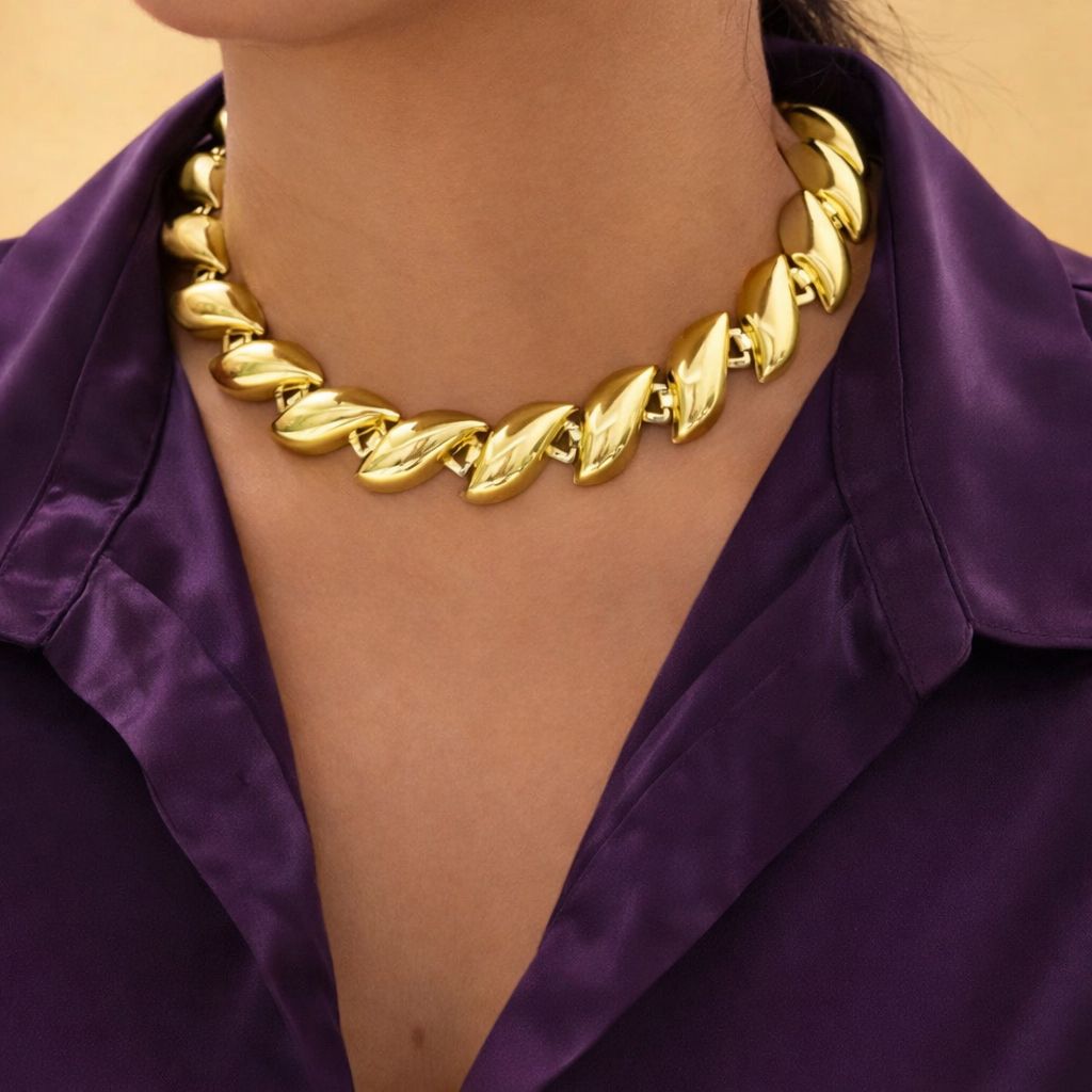 Gold Full of Petals Necklace