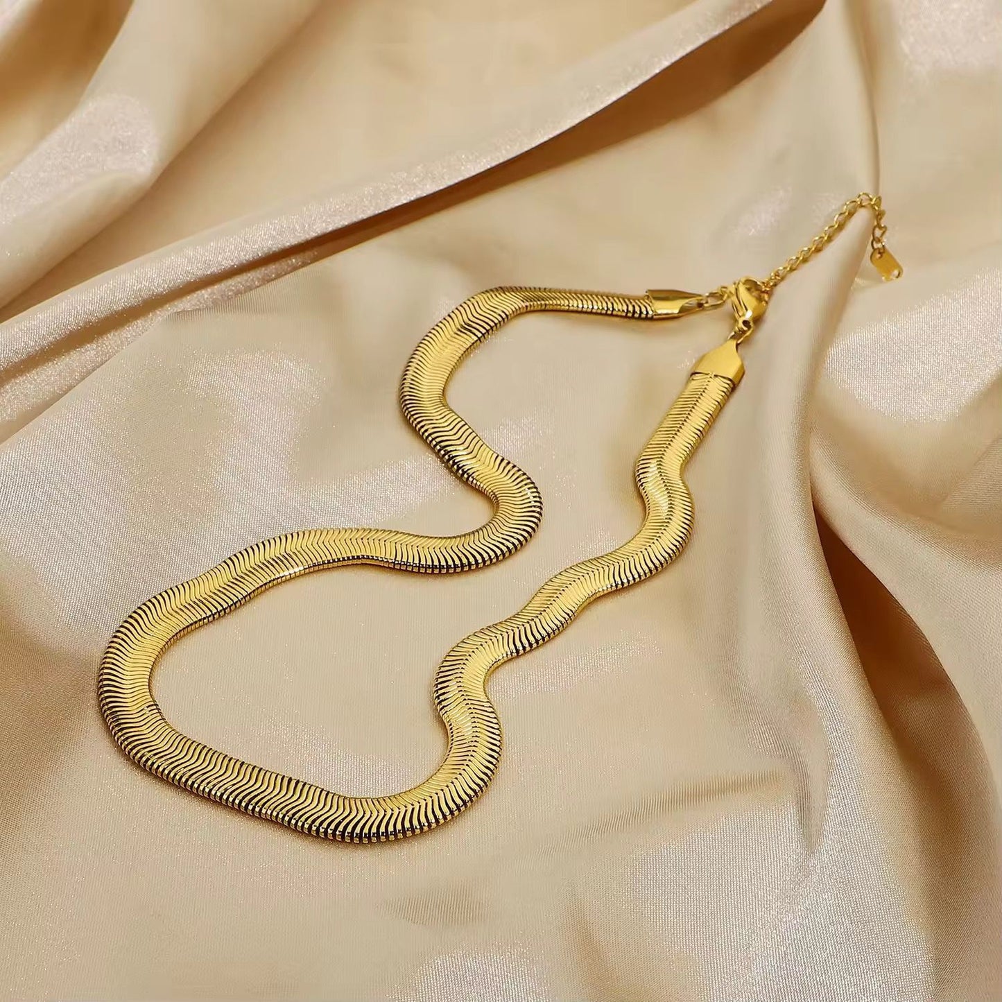Thick serpant Chain Necklace