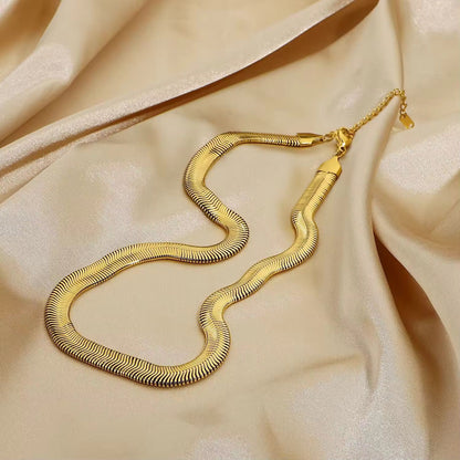 Thick serpant Chain Necklace