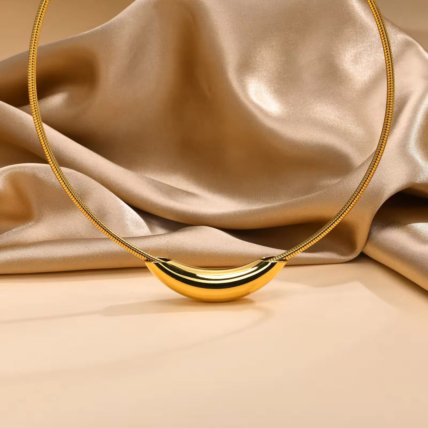 Luxe Tube Pendant Necklace - 18k Gold Plated