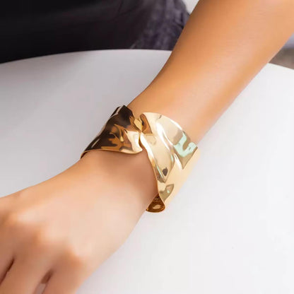 Flora Royale Leaf Cuff