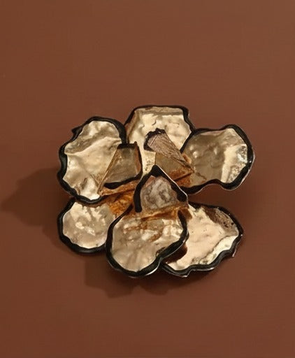 Grande Fleur Noiré Studs