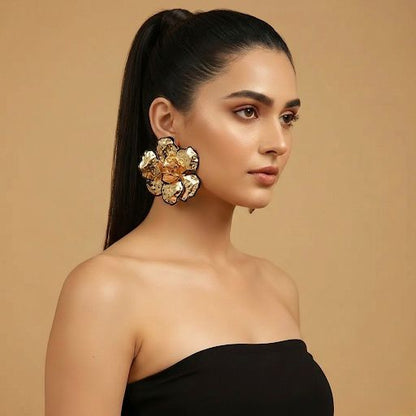 Grande Fleur Noiré Studs
