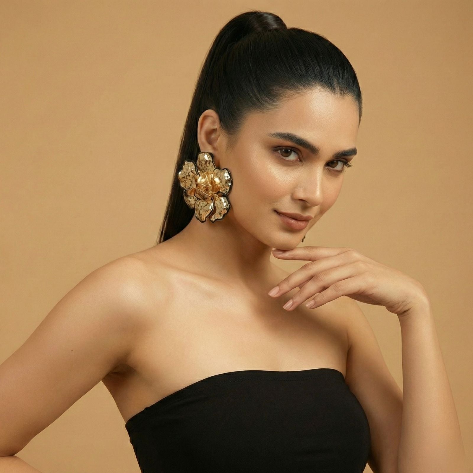 Grande Fleur Noiré Studs