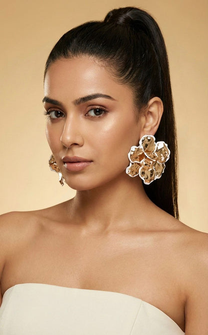 Grande Fleur Blanche Studs