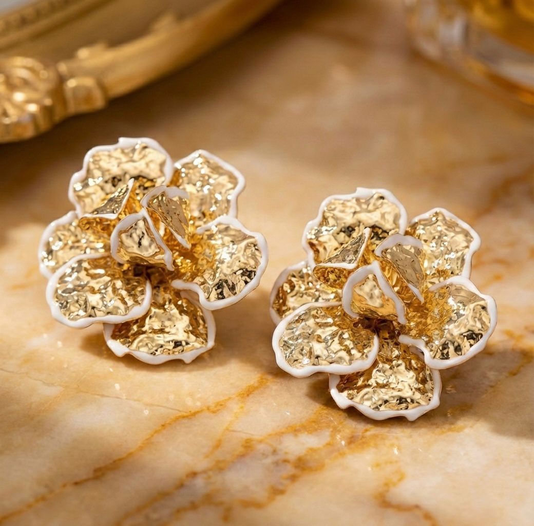 Grande Fleur Blanche Studs