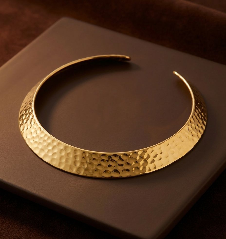 Aurora Necklace – Radiant. Bold. Eternal.