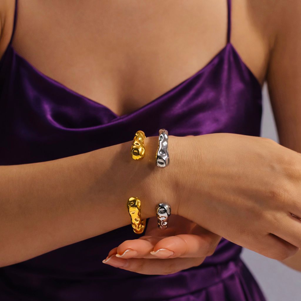 Titan Brass Cuff – Strength in Every Detail.
