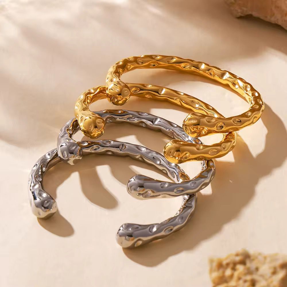 Titan Brass Cuff – Strength in Every Detail.