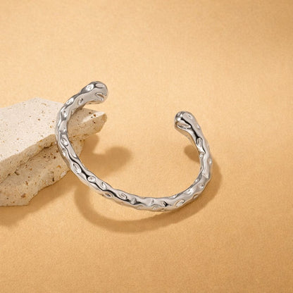 Titan Brass Cuff – Strength in Every Detail.