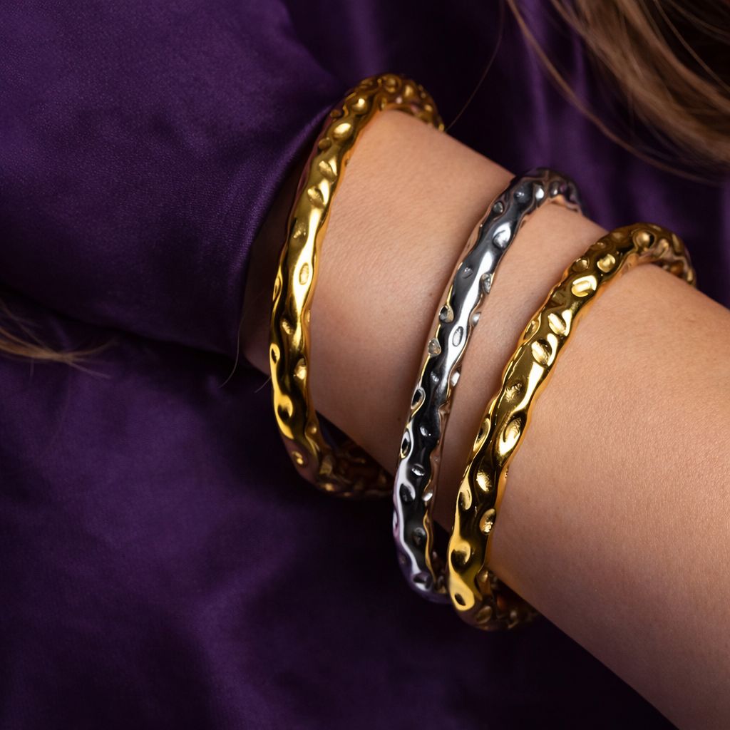 Titan Brass Cuff – Strength in Every Detail.