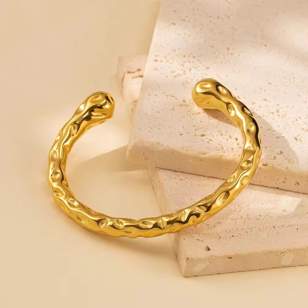 Titan Brass Cuff – Strength in Every Detail.