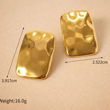 Linea Studs – Sculpted by Light, Defined by You.