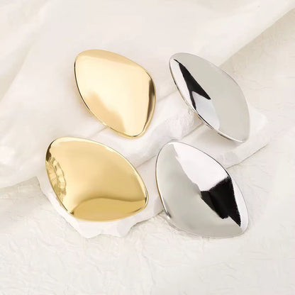Grand Glossy Studs