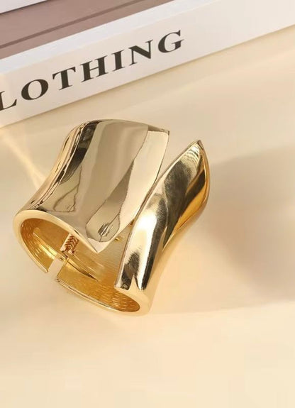 Solara Solid Gold Trendy Cuff bracelet - 18k Gold Plated