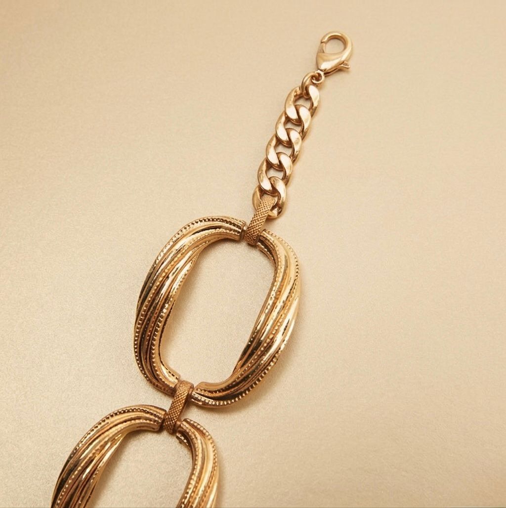Lamina Loop Choker
