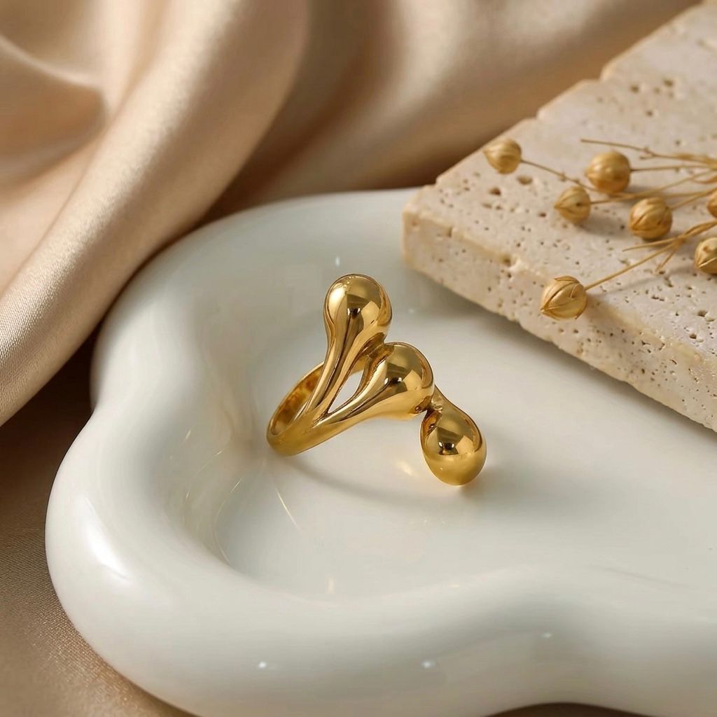 Huggy Ball Statement Ring