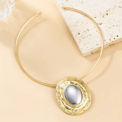 Bold Bi-Tone Necklet