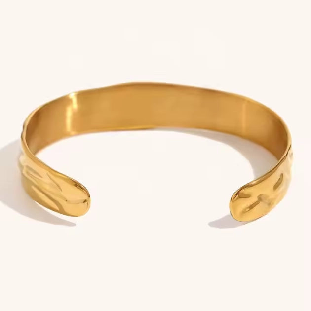 Liora Cuff – A golden glow, textured to perfection.
